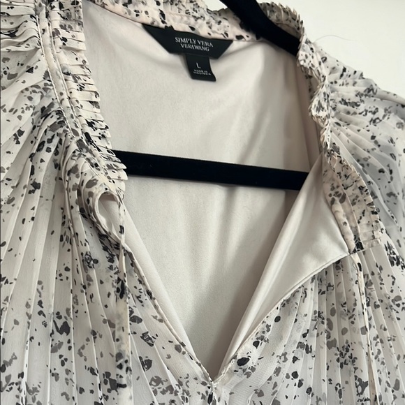 EUC | L | Simply Vera Vera Wang Cream and Black Blouse - Picture 5 of 8